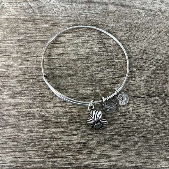 Alex and Ani oyster with pearl bracelet - Picture 2 of 3